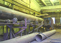 Металл в Иркутске: Б/у трубы. Дробеструйная очистка 530х8 б/у трубы на линии.